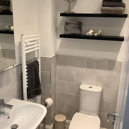 Entire 2 Bedroom House In Tamworth Exterior foto