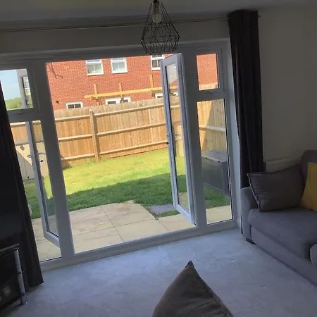 Entire 2 Bedroom House In Tamworth Exterior foto