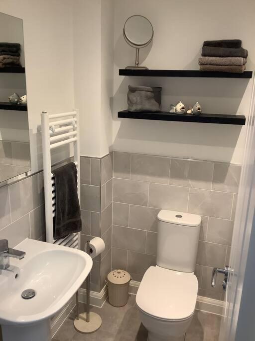 Entire 2 Bedroom House In Holiday home *