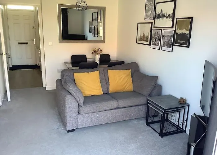 Entire 2 Bedroom House In Tamworth
